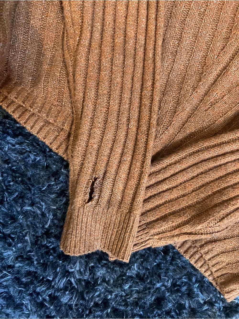 Sweater bundle - Picture 2 of 7